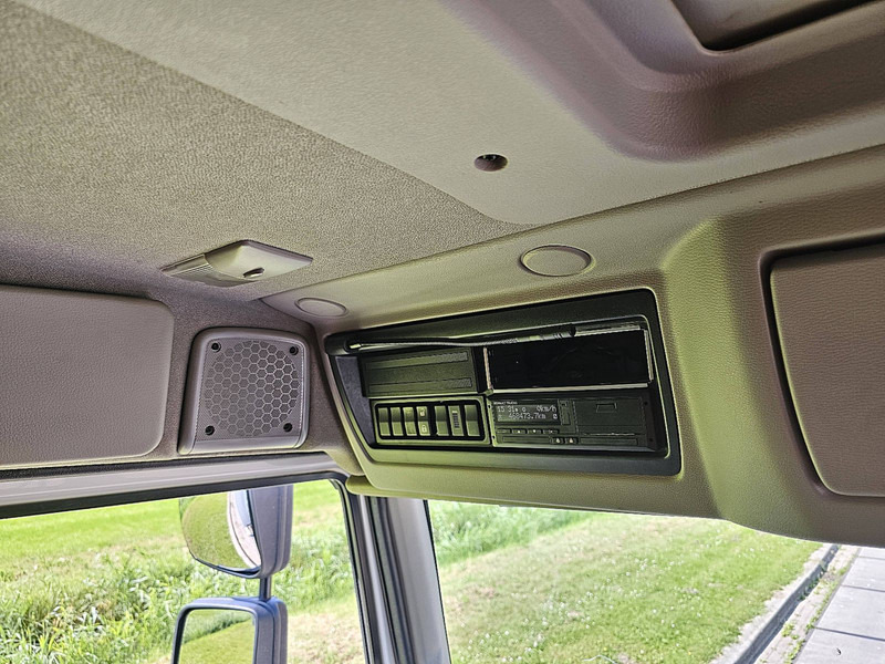 Skříňový nákladní auto Renault D 240 11.9T AIRCO TAILLIFT: obrázek 12