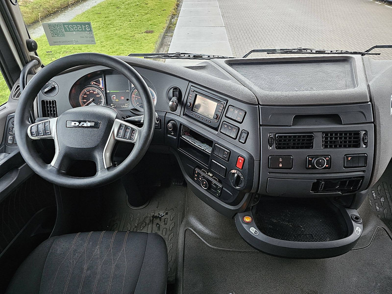 Interior photo 1: Tahač DAF XF 480 SPACECAB LED