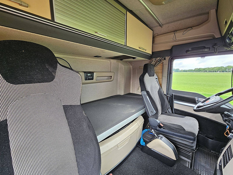 Interior photo 2: Tahač MAN 26.460 TGX XLX INTARDER 6X2-2