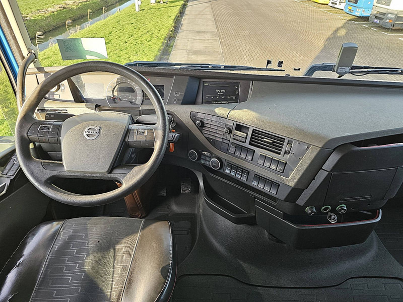 Interior photo 1: Tahač Volvo FH 460 PTO SKIRTS VEB+