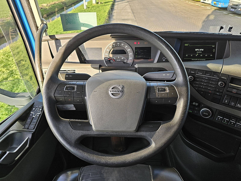 Interior photo 2: Tahač Volvo FH 460 PTO SKIRTS VEB+