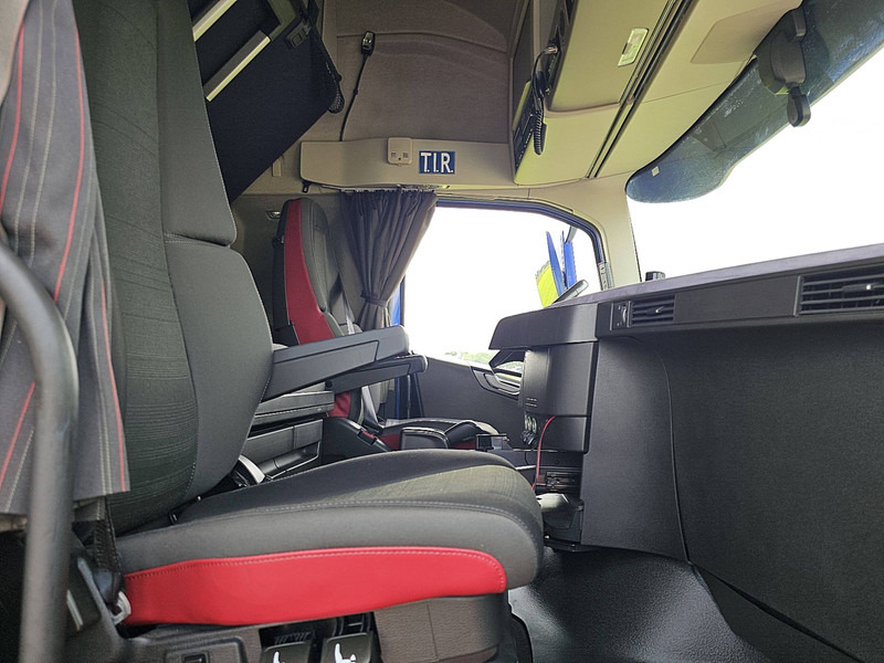 Tahač Volvo FH 460 XL 6X2 SPECIAL SHOW: obrázek 7