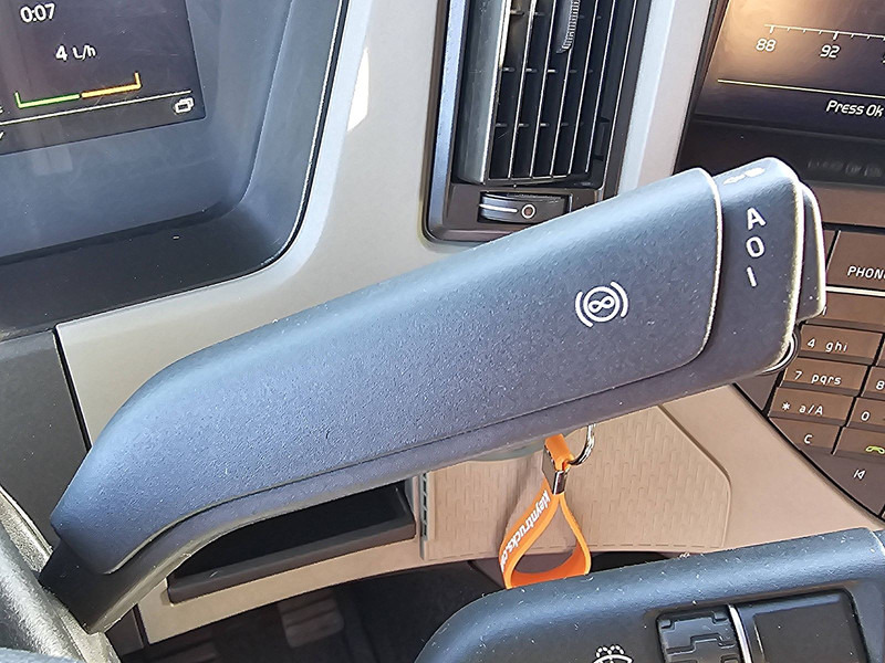 Chladírenský nákladní automobil Volvo FM 330 6X2 FRIGOBL. LIFT: obrázek 12 Chladírenský nákladní automobil Volvo FM 330 6X2 FRIGOBL. LIFT: obrázek 12