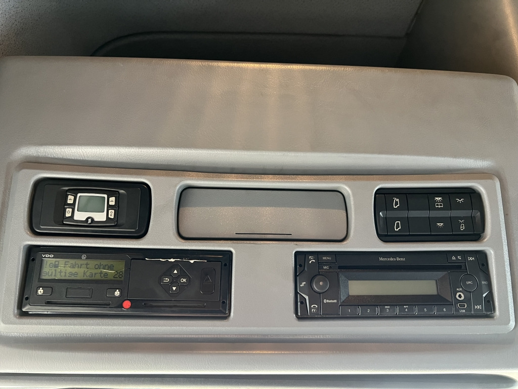 Mercedes-Benz Atego 1230 Klima ACC Schlafkabine 7,2m P+P LBW - Plachtový nákladní auto: obrázek 3 Mercedes-Benz Atego 1230 Klima ACC Schlafkabine 7,2m P+P LBW - Plachtový nákladní auto: obrázek 3