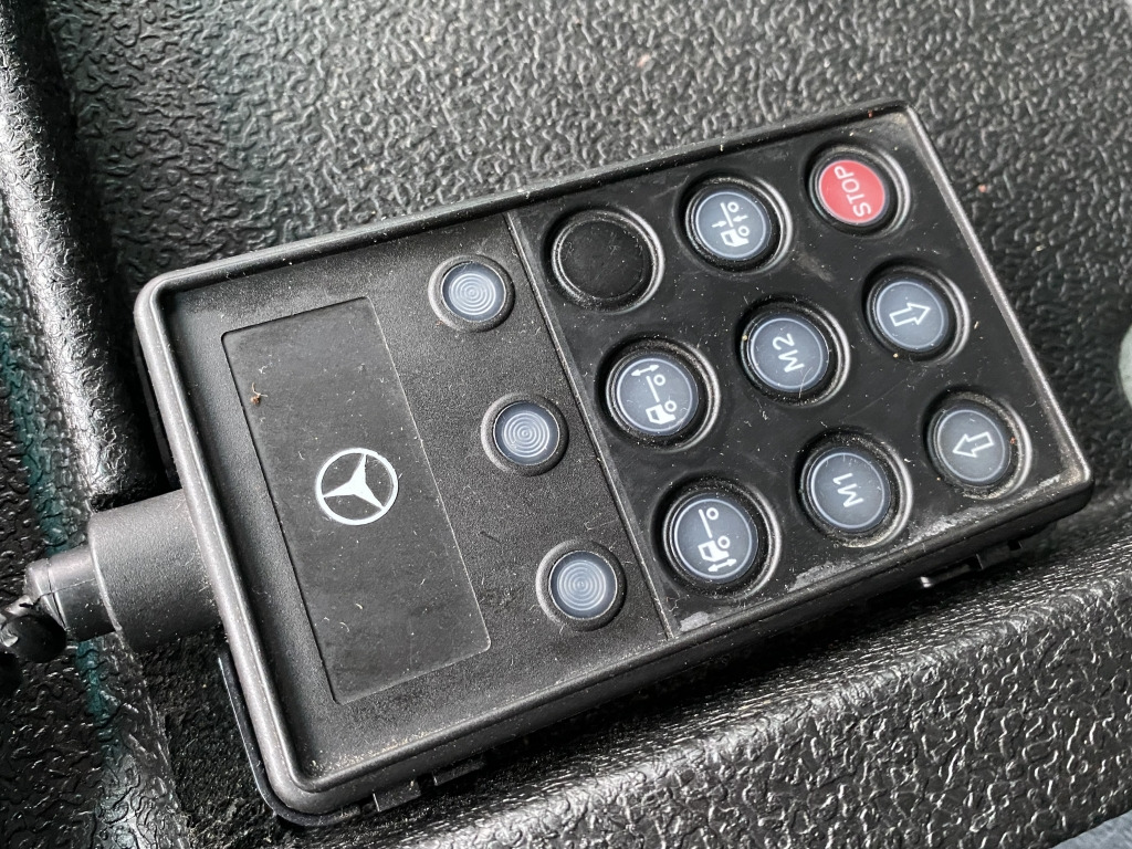 Mercedes-Benz Econic 2633 PLATZ Mülltonnenwaschanlage - Vůz na odvoz odpadků: obrázek 4 Mercedes-Benz Econic 2633 PLATZ Mülltonnenwaschanlage - Vůz na odvoz odpadků: obrázek 4