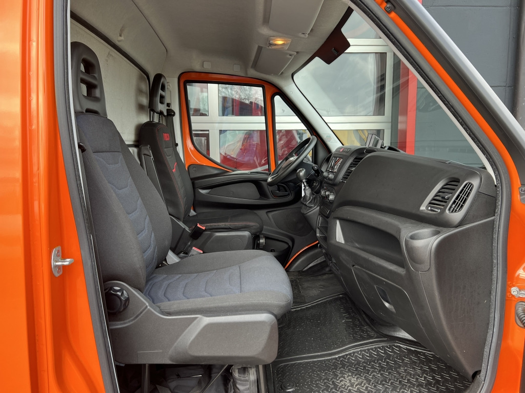 Iveco Daily 35S14 Klima Orig.127'km Küche Doppelbett - Obytný vůz: obrázek 5 Iveco Daily 35S14 Klima Orig.127'km Küche Doppelbett - Obytný vůz: obrázek 5