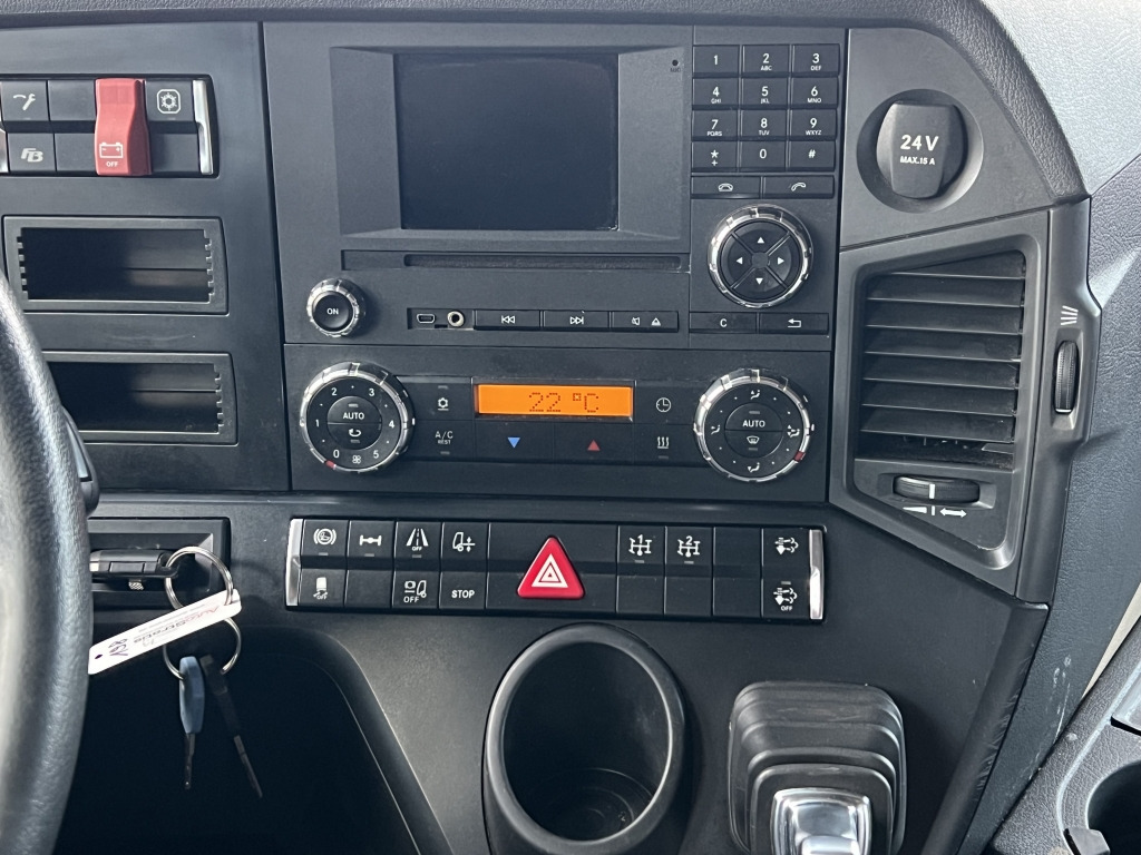 Mercedes-Benz Actros 1845 Klimaautom. Retarder 2x Nebenantrieb - Tahač: obrázek 4 Mercedes-Benz Actros 1845 Klimaautom. Retarder 2x Nebenantrieb - Tahač: obrázek 4