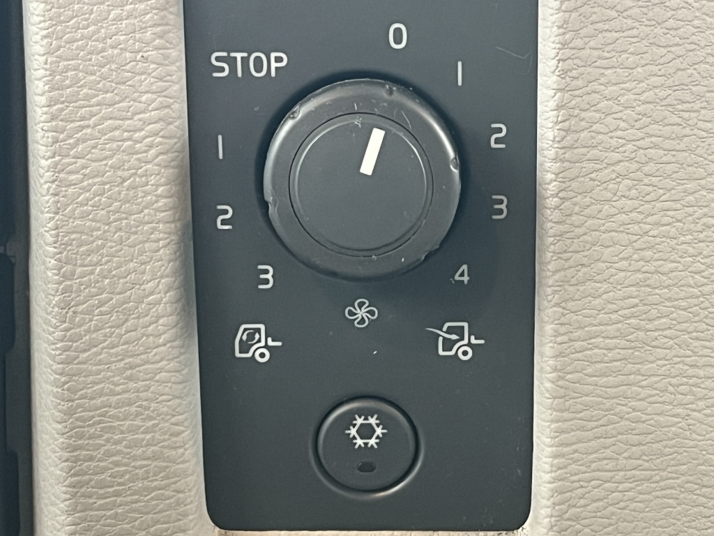 Volvo FL 260 7,2m LBW Klima Tempomat AHK Orig. 125'km - Plachtový nákladní auto: obrázek 2 Volvo FL 260 7,2m LBW Klima Tempomat AHK Orig. 125'km - Plachtový nákladní auto: obrázek 2