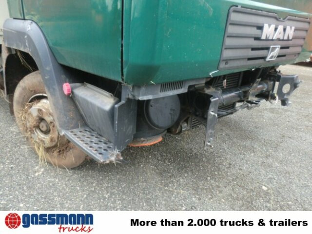 MAN L33 8.180 C 4x2, Unfallfahrzeug mit - Skříňový nákladní auto: obrázek 4 MAN L33 8.180 C 4x2, Unfallfahrzeug mit - Skříňový nákladní auto: obrázek 4