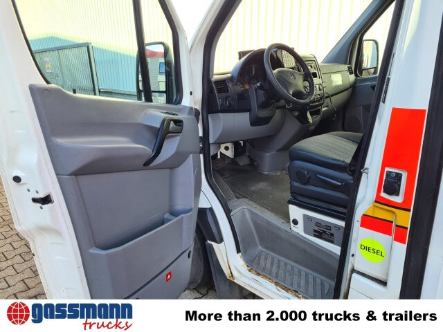 Mercedes-Benz Sprinter 316 KA 4x2, Rettungswagen - Furgon: obrázek 4 Mercedes-Benz Sprinter 316 KA 4x2, Rettungswagen - Furgon: obrázek 4