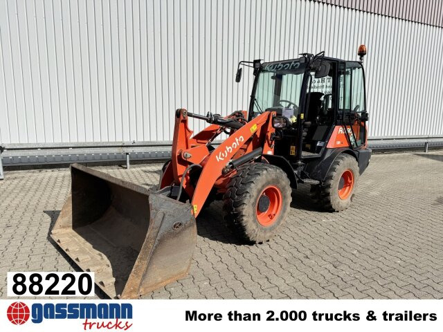 Kubota R090 4x4, Palettengabel, ca. 838 Betr.-Std. - Stavební technika: obrázek 1 Kubota R090 4x4, Palettengabel, ca. 838 Betr.-Std. - Stavební technika: obrázek 1