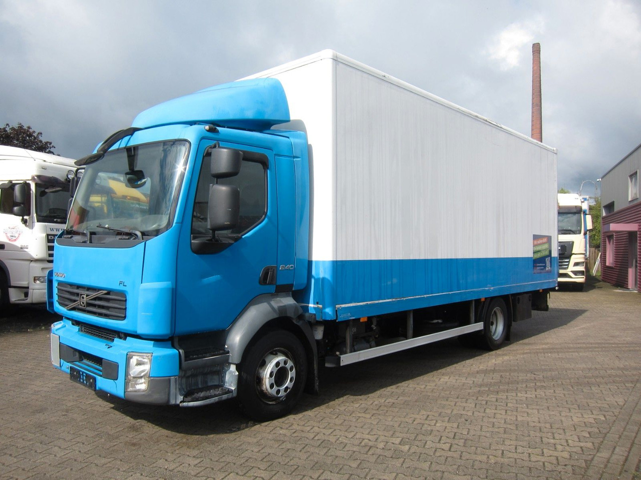 Volvo FL 240 12T Koffer KBW Manual - Skříňový nákladní auto: obrázek 2 Volvo FL 240 12T Koffer KBW Manual - Skříňový nákladní auto: obrázek 2