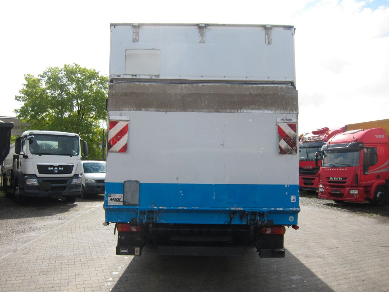 Volvo FL 240 12T Koffer KBW Manual - Skříňový nákladní auto: obrázek 4 Volvo FL 240 12T Koffer KBW Manual - Skříňový nákladní auto: obrázek 4