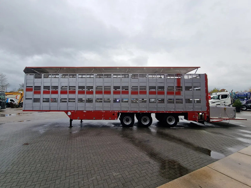 CUPPERS 3 deck livestock trailer - Water & Ventilation - Loadlift - Steering axle - Návěs na přepravu zvířat: obrázek 5 CUPPERS 3 deck livestock trailer - Water & Ventilation - Loadlift - Steering axle - Návěs na přepravu zvířat: obrázek 5