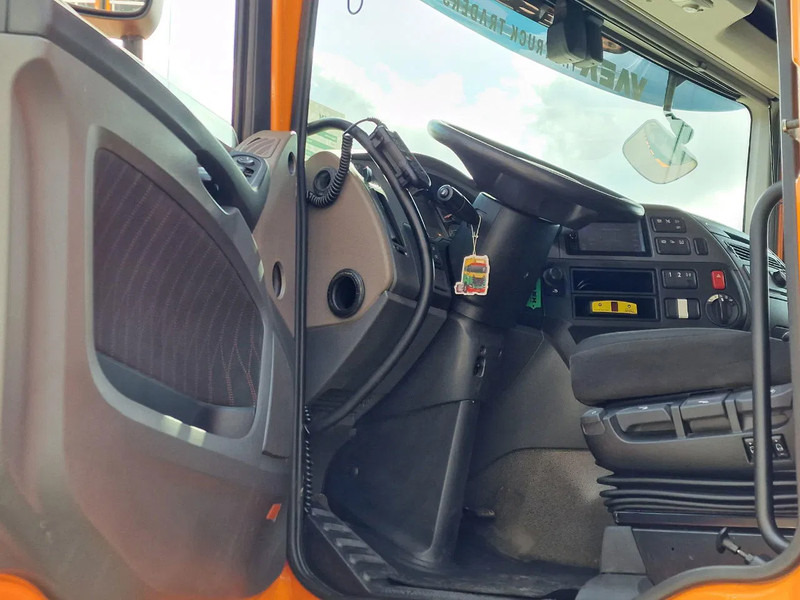 DAF XF 530 4x2 - Livestock Menke 2 deck water & ventilation - Přepravník zvířat: obrázek 4 DAF XF 530 4x2 - Livestock Menke 2 deck water & ventilation - Přepravník zvířat: obrázek 4