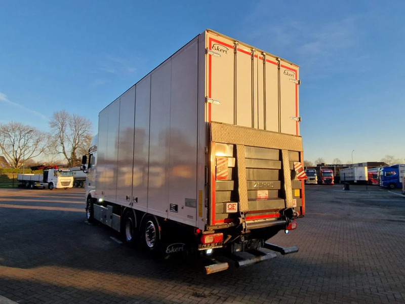 DAF XF 530 SuperSpaceCab 6x2*4 - Ekeri closed box - Loadlift -Steering axle - Full air - Skříňový nákladní auto: obrázek 5 DAF XF 530 SuperSpaceCab 6x2*4 - Ekeri closed box - Loadlift -Steering axle - Full air - Skříňový nákladní auto: obrázek 5