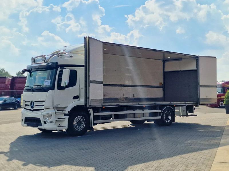 Mercedes-Benz Actros 1833 4x2 - Box with sidedoors - Loadlift - Sleeper cab - Full air - 5.80WB - Skříňový nákladní auto: obrázek 4 Mercedes-Benz Actros 1833 4x2 - Box with sidedoors - Loadlift - Sleeper cab - Full air - 5.80WB - Skříňový nákladní auto: obrázek 4