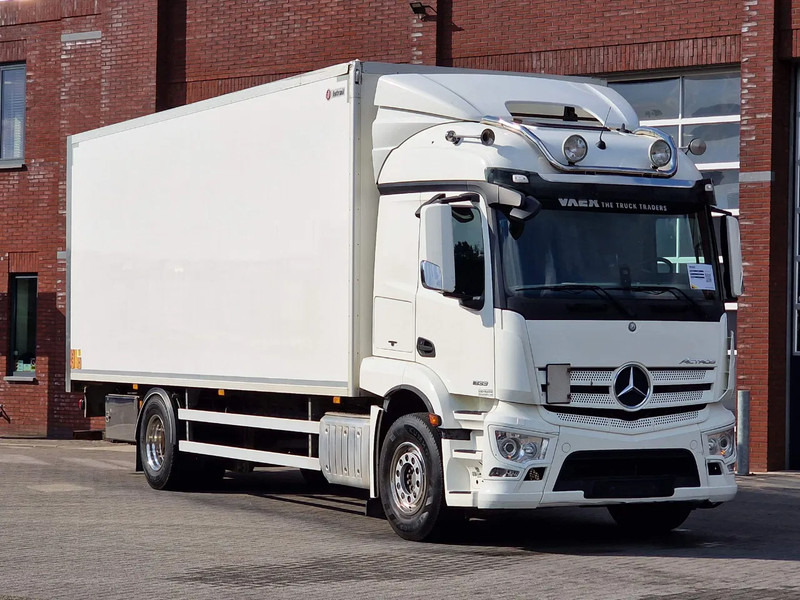 Mercedes-Benz Actros 1833 4x2 - Box with sidedoors - Loadlift - Sleeper cab - Full air - 5.80WB - Skříňový nákladní auto: obrázek 1 Mercedes-Benz Actros 1833 4x2 - Box with sidedoors - Loadlift - Sleeper cab - Full air - 5.80WB - Skříňový nákladní auto: obrázek 1