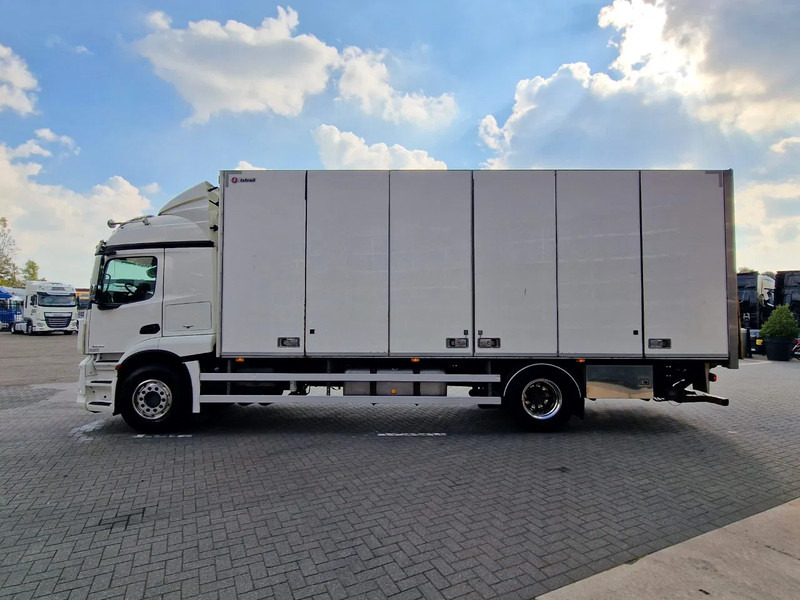 Mercedes-Benz Actros 1833 4x2 - Box with sidedoors - Loadlift - Sleeper cab - Full air - 5.80WB - Skříňový nákladní auto: obrázek 5 Mercedes-Benz Actros 1833 4x2 - Box with sidedoors - Loadlift - Sleeper cab - Full air - 5.80WB - Skříňový nákladní auto: obrázek 5