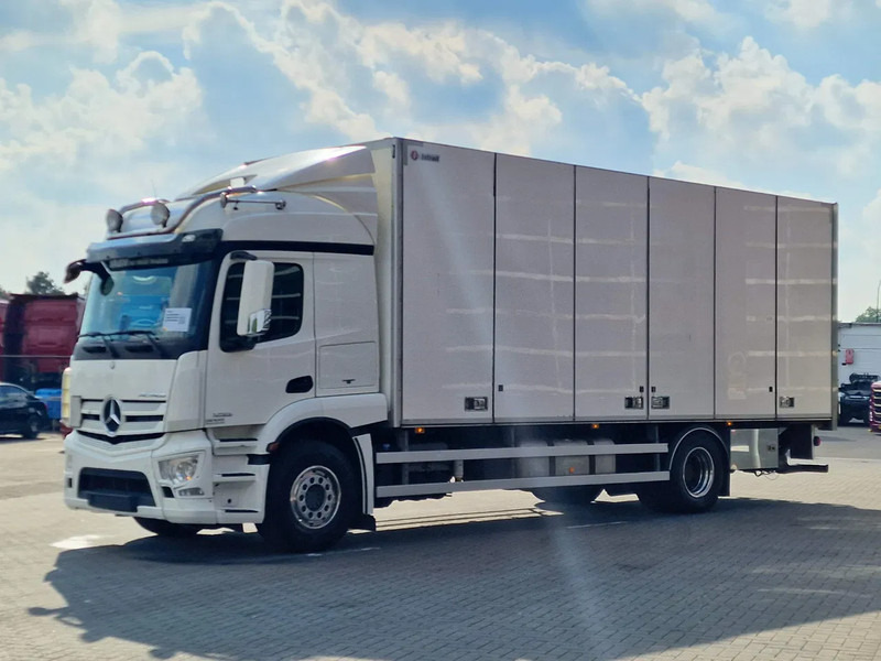 Mercedes-Benz Actros 1833 4x2 - Box with sidedoors - Loadlift - Sleeper cab - Full air - 5.80WB - Skříňový nákladní auto: obrázek 3 Mercedes-Benz Actros 1833 4x2 - Box with sidedoors - Loadlift - Sleeper cab - Full air - 5.80WB - Skříňový nákladní auto: obrázek 3