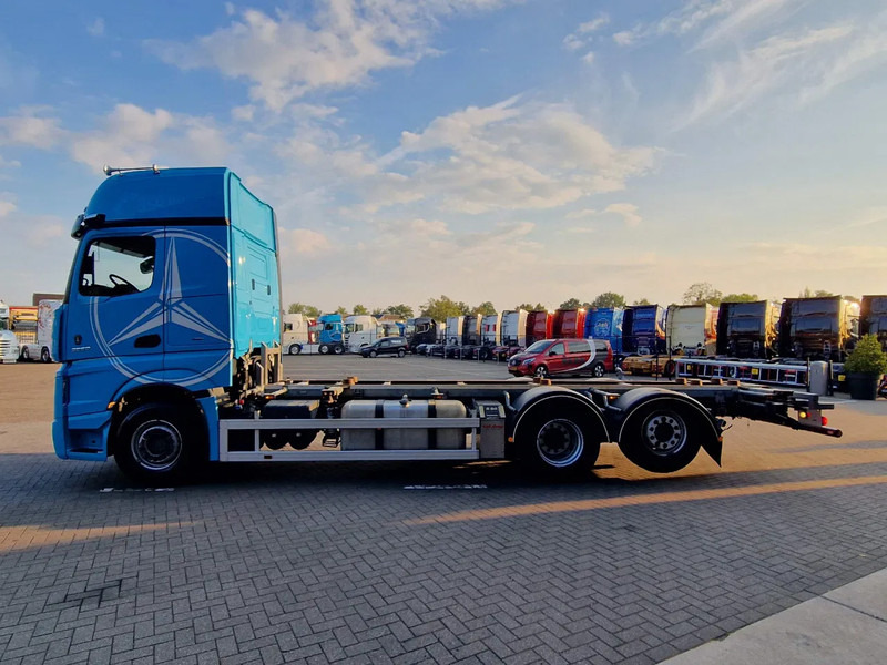 Mercedes-Benz Actros 2553 6x2 - BDF - Retarder - 4.90 WB - Loadlift - Full air - Kontejnérový podvozek/ Výměnná nástavba: obrázek 4 Mercedes-Benz Actros 2553 6x2 - BDF - Retarder - 4.90 WB - Loadlift - Full air - Kontejnérový podvozek/ Výměnná nástavba: obrázek 4