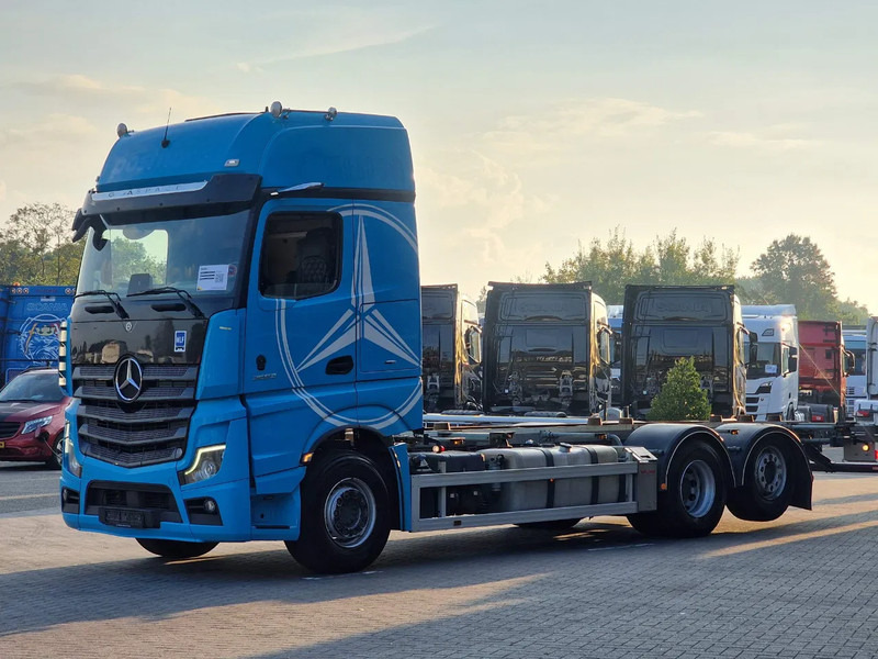Mercedes-Benz Actros 2553 6x2 - BDF - Retarder - 4.90 WB - Loadlift - Full air - Kontejnérový podvozek/ Výměnná nástavba: obrázek 3 Mercedes-Benz Actros 2553 6x2 - BDF - Retarder - 4.90 WB - Loadlift - Full air - Kontejnérový podvozek/ Výměnná nástavba: obrázek 3