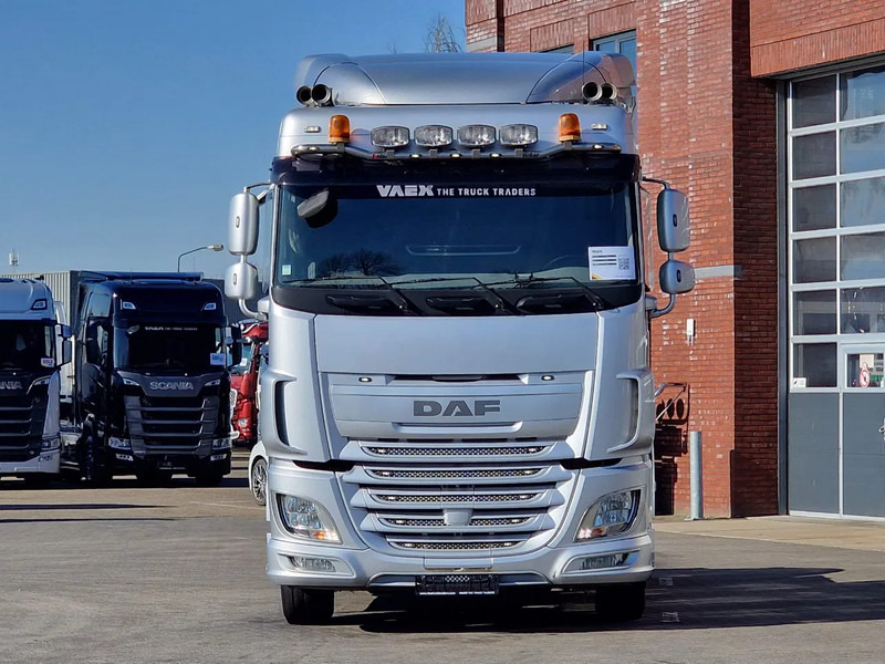 DAF XF 440 SpaceCab 4x2 - Full spoiler - Alloy wheels - Air horn - Light bar - Tahač: obrázek 2 DAF XF 440 SpaceCab 4x2 - Full spoiler - Alloy wheels - Air horn - Light bar - Tahač: obrázek 2