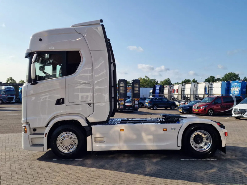 Scania 590S V8 NGS Highline 4x2 - New - Facelift - Full spec - Retarder - Leather - Full air - Tahač: obrázek 4 Scania 590S V8 NGS Highline 4x2 - New - Facelift - Full spec - Retarder - Leather - Full air - Tahač: obrázek 4