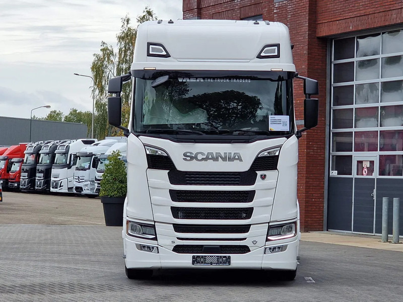 Scania 590S V8 NGS Highline 6x2/4 - New - Full spec - Retarder - Night clima - New dashboard - Leather - NEW - Tahač: obrázek 2 Scania 590S V8 NGS Highline 6x2/4 - New - Full spec - Retarder - Night clima - New dashboard - Leather - NEW - Tahač: obrázek 2