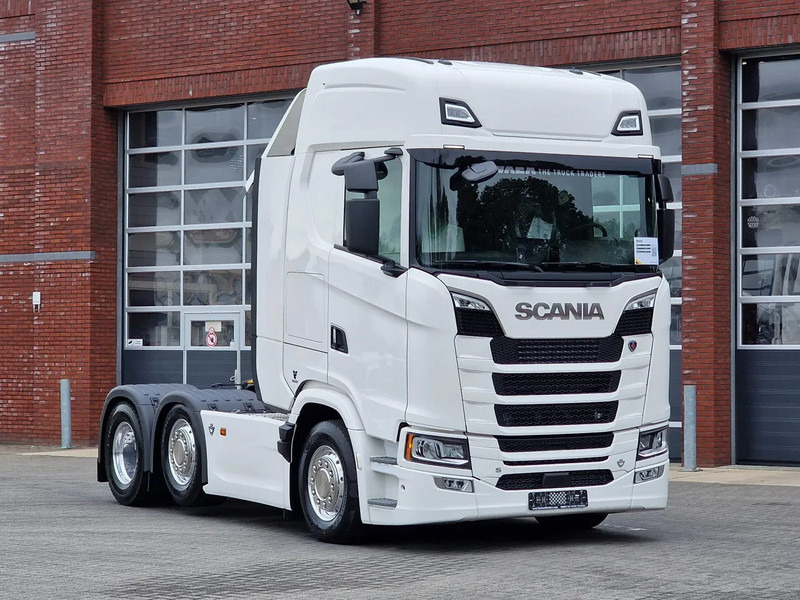 Scania 590S V8 NGS Highline 6x2/4 - New - Full spec - Retarder - Night clima - New dashboard - Leather - NEW - Tahač: obrázek 1 Scania 590S V8 NGS Highline 6x2/4 - New - Full spec - Retarder - Night clima - New dashboard - Leather - NEW - Tahač: obrázek 1