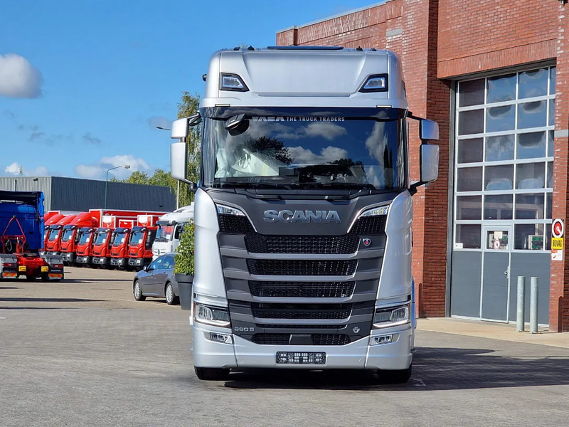 Scania 660S V8 NGS Highline 6x2/4 - New - Full spec - Retarder - Night clima - Led - Leather - Navi - Tahač: obrázek 2 Scania 660S V8 NGS Highline 6x2/4 - New - Full spec - Retarder - Night clima - Led - Leather - Navi - Tahač: obrázek 2