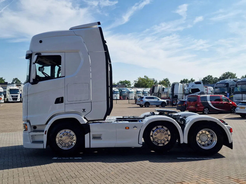 Scania 660S V8 NGS Highline 6x2/4 - New - Old dashboard - Full spec - Retarder - Night clima - Led - Leather - Navi - Tahač: obrázek 4 Scania 660S V8 NGS Highline 6x2/4 - New - Old dashboard - Full spec - Retarder - Night clima - Led - Leather - Navi - Tahač: obrázek 4