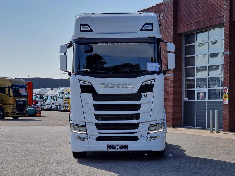 Scania 660S V8 NGS Highline 6x2/4 - New - Old dashboard - Full spec - Retarder - Night clima - Led - Leather - Navi - Tahač: obrázek 2 Scania 660S V8 NGS Highline 6x2/4 - New - Old dashboard - Full spec - Retarder - Night clima - Led - Leather - Navi - Tahač: obrázek 2