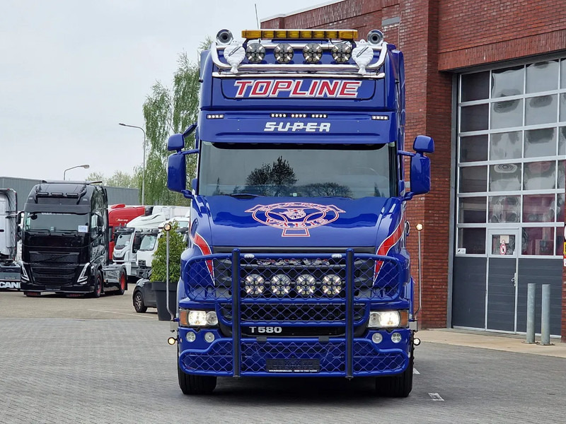 Scania T580 V8 Topline 6x2 - Original Scania Hauber / Torpedo - Manual gearbox - Show truck - Retarder - Tahač: obrázek 2 Scania T580 V8 Topline 6x2 - Original Scania Hauber / Torpedo - Manual gearbox - Show truck - Retarder - Tahač: obrázek 2
