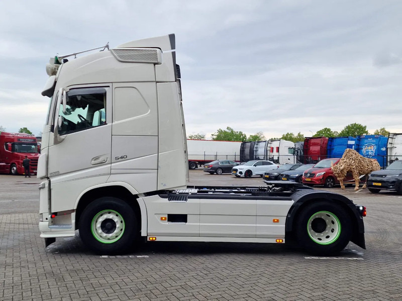 Volvo FH 13.540 Globetrotter 4x2 - Custom exterior - I parkcool - Navi - APK/TUV: 27-02-2026 - Tahač: obrázek 4 Volvo FH 13.540 Globetrotter 4x2 - Custom exterior - I parkcool - Navi - APK/TUV: 27-02-2026 - Tahač: obrázek 4
