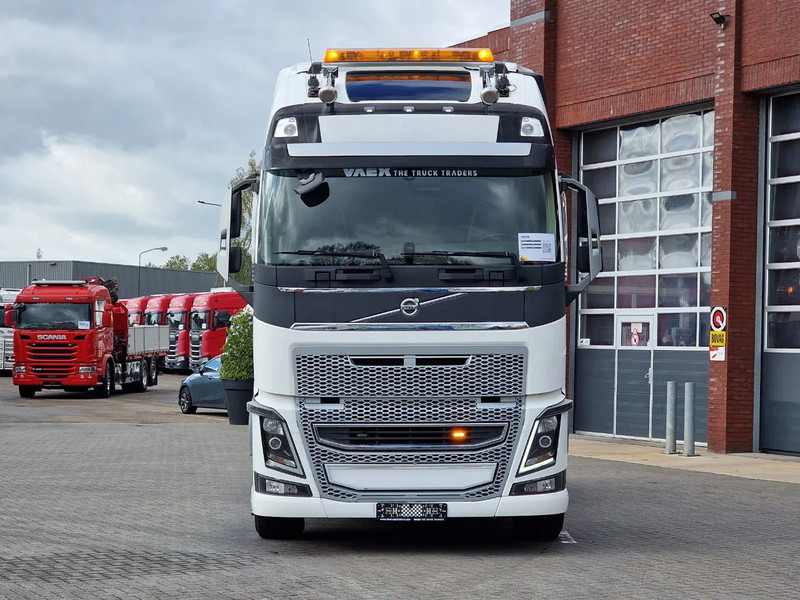Volvo FH 16.750 Globetrotter XL 6x4 - Retarder - HUB Reduction - Low KM - Euro 5 - Tahač: obrázek 2 Volvo FH 16.750 Globetrotter XL 6x4 - Retarder - HUB Reduction - Low KM - Euro 5 - Tahač: obrázek 2