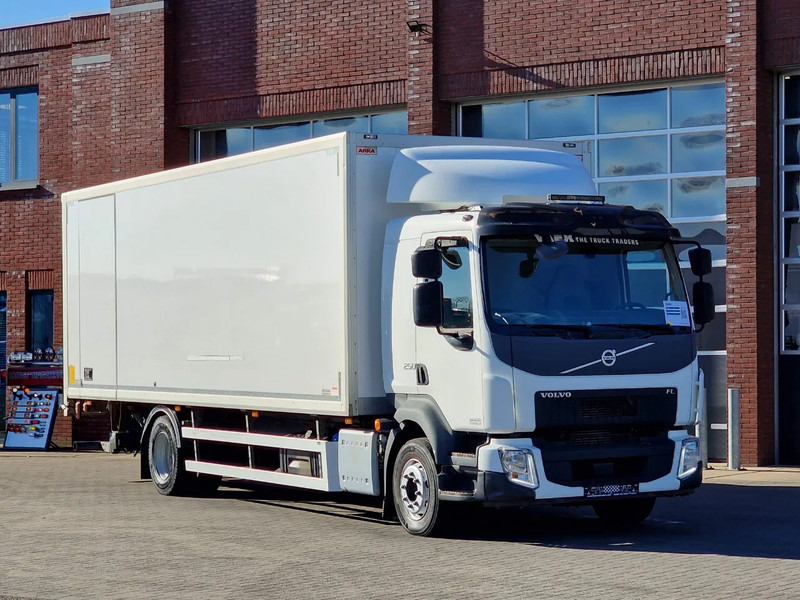 Volvo FL 250 4x2 Box truck, loading lift, 12T - Skříňový nákladní auto: obrázek 1 Volvo FL 250 4x2 Box truck, loading lift, 12T - Skříňový nákladní auto: obrázek 1