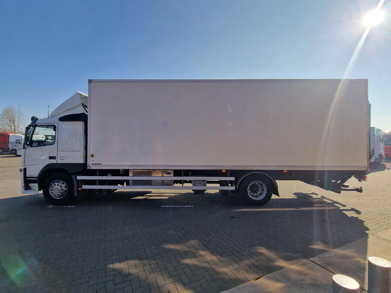Volvo FM 330 4x2 - Carrier MT 18 Frigo - Loadlift - Full air - Sleepercab - Chladírenský nákladní automobil: obrázek 4 Volvo FM 330 4x2 - Carrier MT 18 Frigo - Loadlift - Full air - Sleepercab - Chladírenský nákladní automobil: obrázek 4