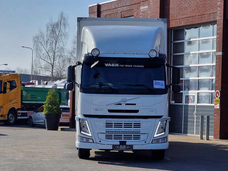 Volvo FM 330 4x2 - Carrier MT 18 Frigo - Loadlift - Full air - Sleepercab - Chladírenský nákladní automobil: obrázek 2 Volvo FM 330 4x2 - Carrier MT 18 Frigo - Loadlift - Full air - Sleepercab - Chladírenský nákladní automobil: obrázek 2