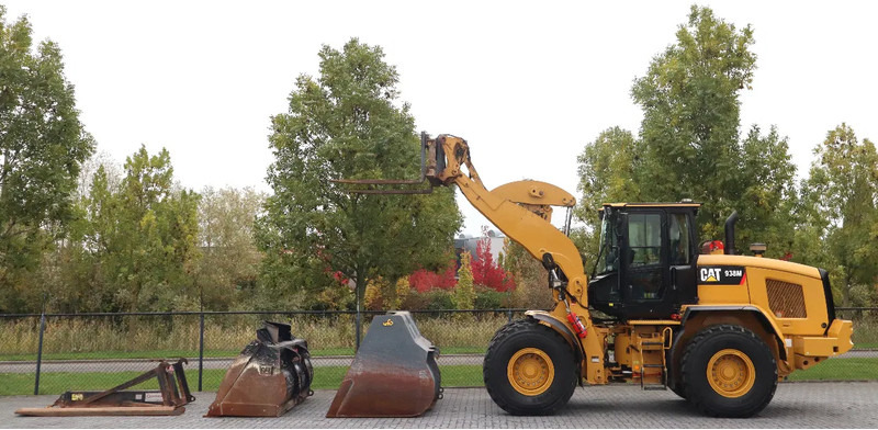 Caterpillar 938 M | 2X BUCKET | JIB | FORKS | BSS | GOOD CONDITION - Kolový nakladač: obrázek 1 Caterpillar 938 M | 2X BUCKET | JIB | FORKS | BSS | GOOD CONDITION - Kolový nakladač: obrázek 1