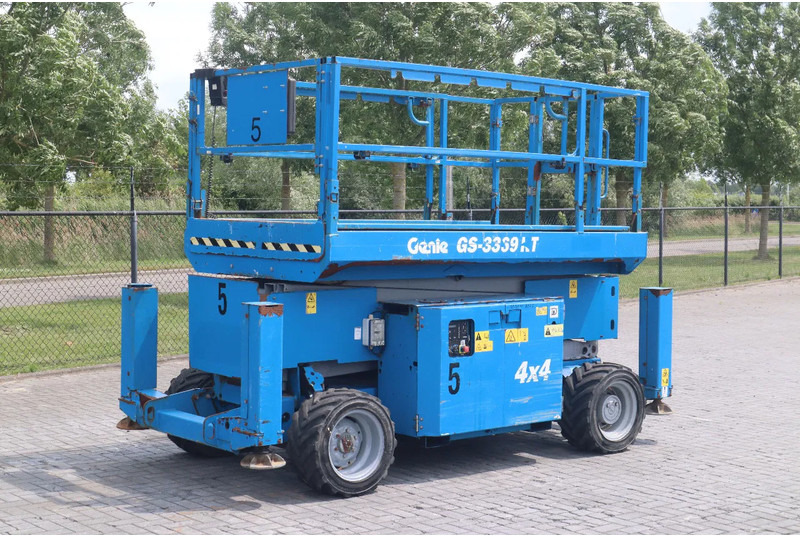 Genie GS-3369 RT | 12 METER | 454 kg - Nůžková plošina: obrázek 3 Genie GS-3369 RT | 12 METER | 454 kg - Nůžková plošina: obrázek 3
