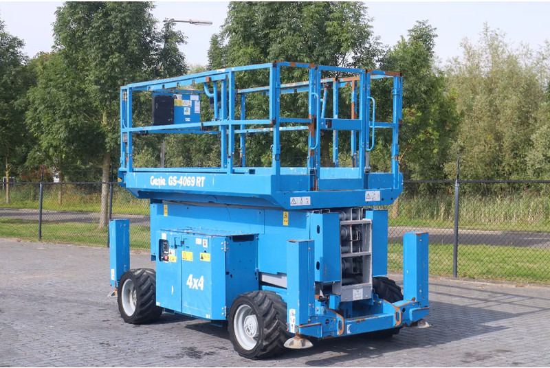 Genie GS-4069 RT | DIESEL | 14 METER - Nůžková plošina: obrázek 2 Genie GS-4069 RT | DIESEL | 14 METER - Nůžková plošina: obrázek 2