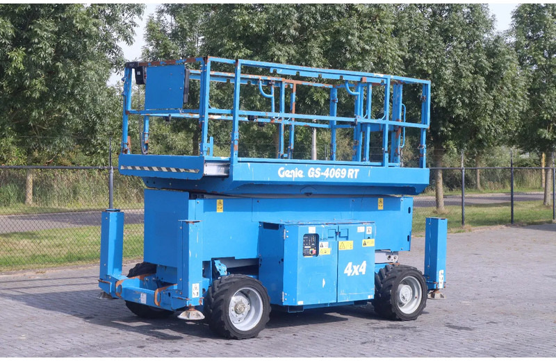 Genie GS-4069 RT | DIESEL | 14 METER - Nůžková plošina: obrázek 3 Genie GS-4069 RT | DIESEL | 14 METER - Nůžková plošina: obrázek 3