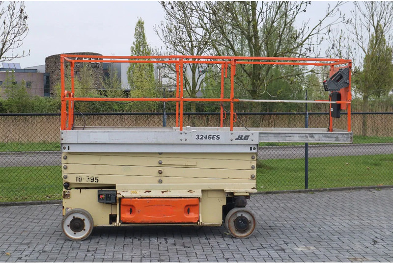 JLG 3246 ES | 12 METER | 320 KG - Nůžková plošina: obrázek 4 JLG 3246 ES | 12 METER | 320 KG - Nůžková plošina: obrázek 4