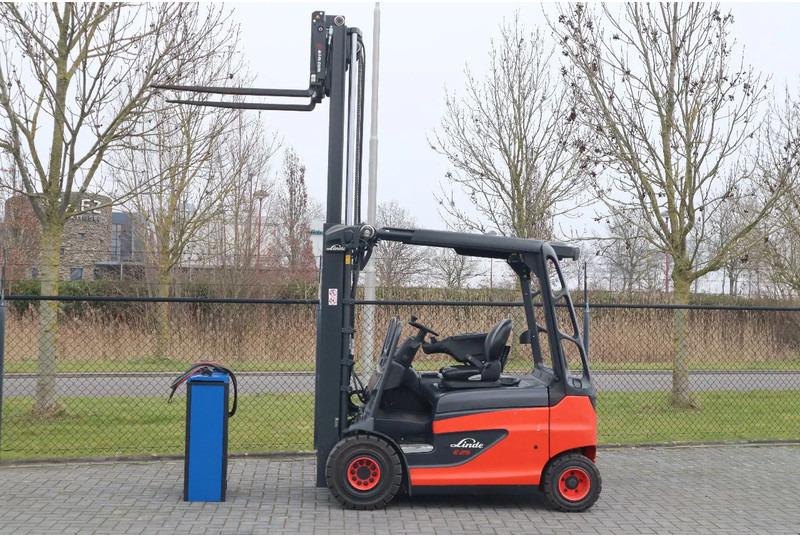 Linde E25 R-01 ROADSTER | DEMO | SIDESHIFT | FORK SPREADERS - Elektrický vysokozdvižný vozík: obrázek 1 Linde E25 R-01 ROADSTER | DEMO | SIDESHIFT | FORK SPREADERS - Elektrický vysokozdvižný vozík: obrázek 1