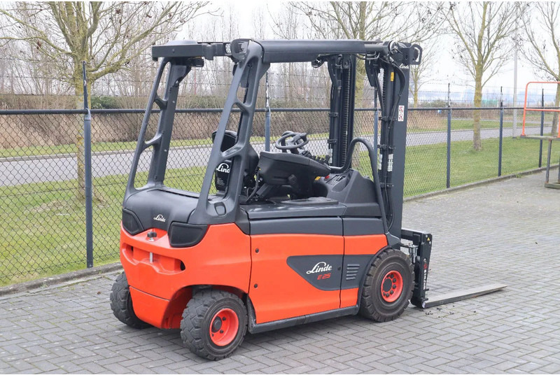 Linde E25 R-01 ROADSTER | DEMO | SIDESHIFT | FORK SPREADERS - Elektrický vysokozdvižný vozík: obrázek 5 Linde E25 R-01 ROADSTER | DEMO | SIDESHIFT | FORK SPREADERS - Elektrický vysokozdvižný vozík: obrázek 5