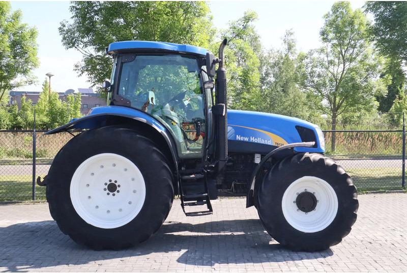 New Holland TS135A | 40 KM/H | 4X4 | SUPERSTEER - Traktor: obrázek 4 New Holland TS135A | 40 KM/H | 4X4 | SUPERSTEER - Traktor: obrázek 4