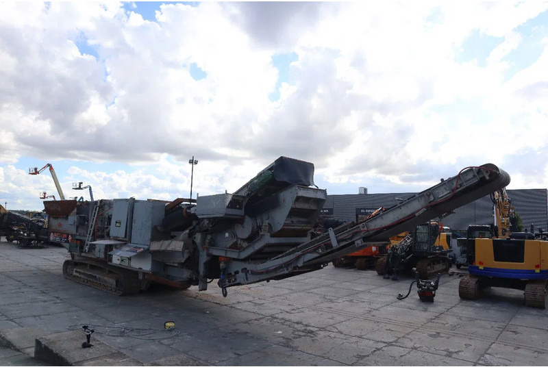 SBM REMAX 1218 E/D | REMOTE | CRUSHER | INCL. PARTS CONTAINER - Mobilní drtič: obrázek 4 SBM REMAX 1218 E/D | REMOTE | CRUSHER | INCL. PARTS CONTAINER - Mobilní drtič: obrázek 4