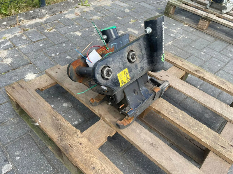 STEELWRIST TCX S30 - 180 MEC | TILT COUPLER | TILTING COUPLER | NEW / UNUSED - Tiltrotátor pro Stavební technika: obrázek 3 STEELWRIST TCX S30 - 180 MEC | TILT COUPLER | TILTING COUPLER | NEW / UNUSED - Tiltrotátor pro Stavební technika: obrázek 3