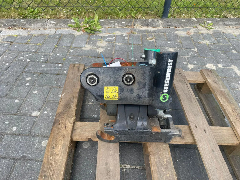 STEELWRIST TCX S30 - 180 MEC | TILT COUPLER | TILTING COUPLER | NEW / UNUSED - Tiltrotátor pro Stavební technika: obrázek 2 STEELWRIST TCX S30 - 180 MEC | TILT COUPLER | TILTING COUPLER | NEW / UNUSED - Tiltrotátor pro Stavební technika: obrázek 2